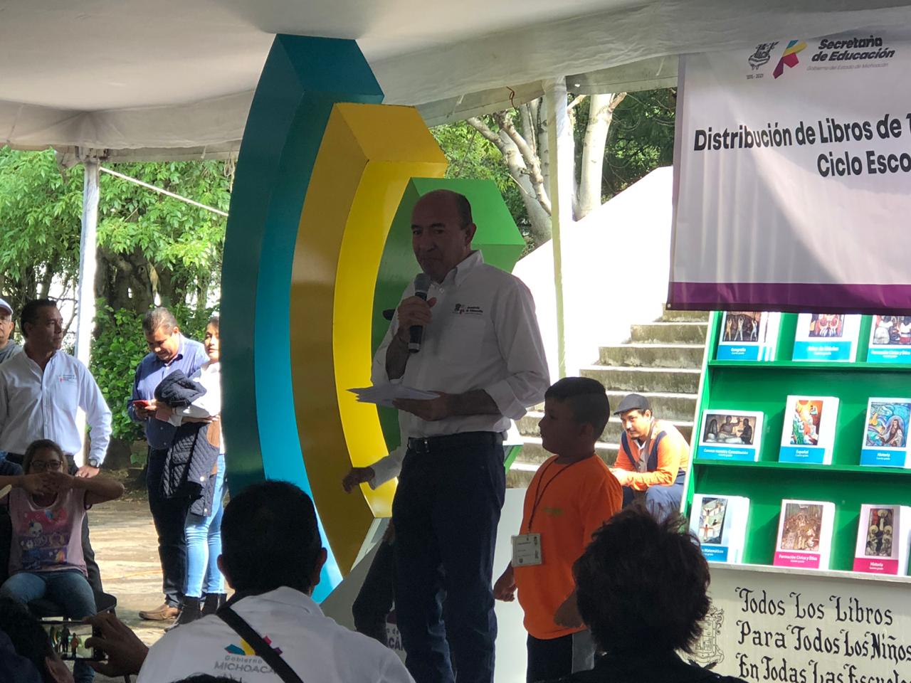Michoacán dejó de ser último en materia educativa, asegura Frutis