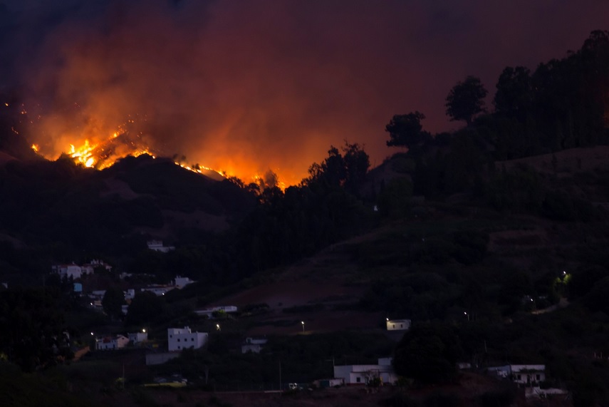 Evacuan a 9 mil personas en Gran Canaria