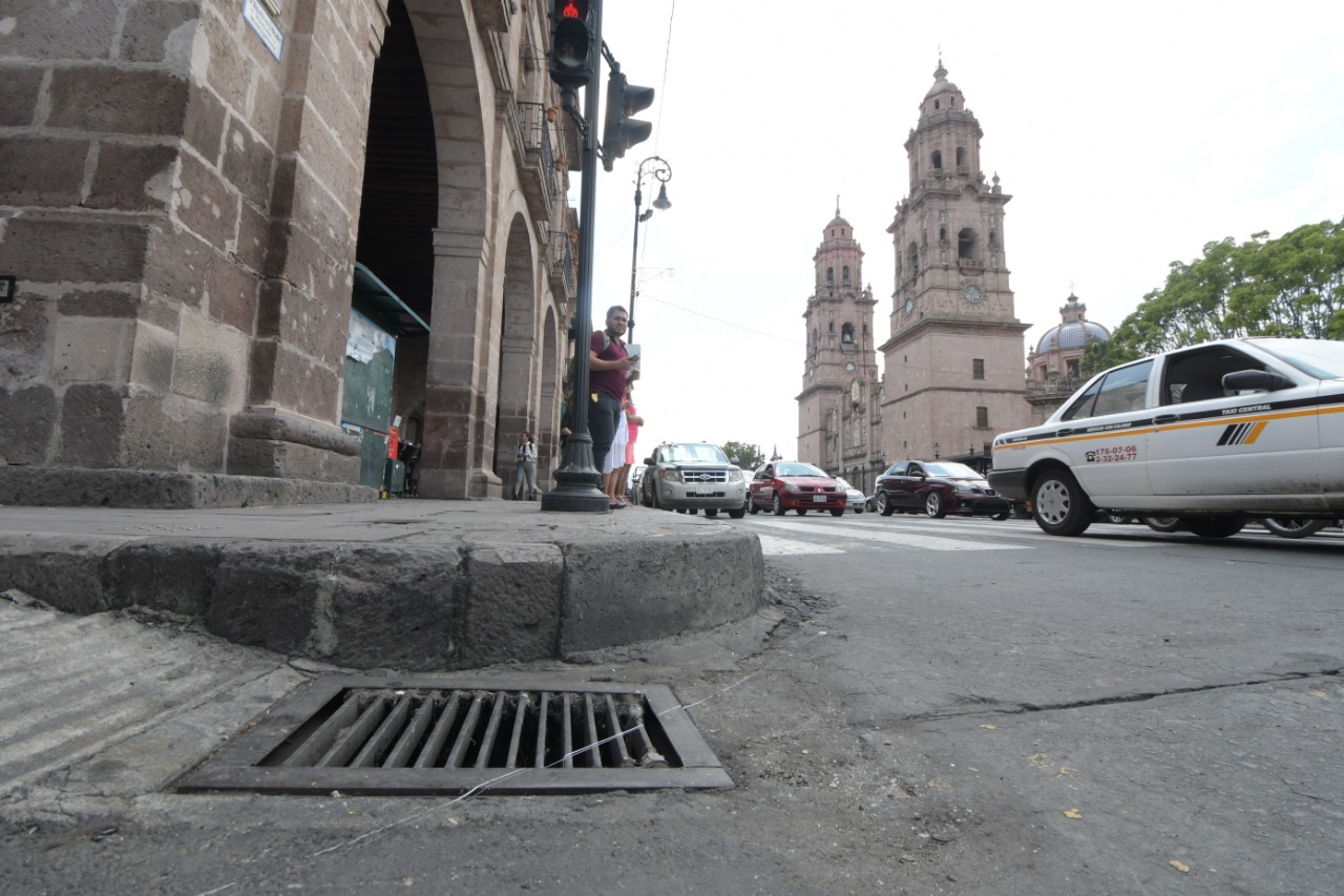Para evitar inundaciones en el centro de Morelia, ayuntamiento ampliará rejillas de portal
