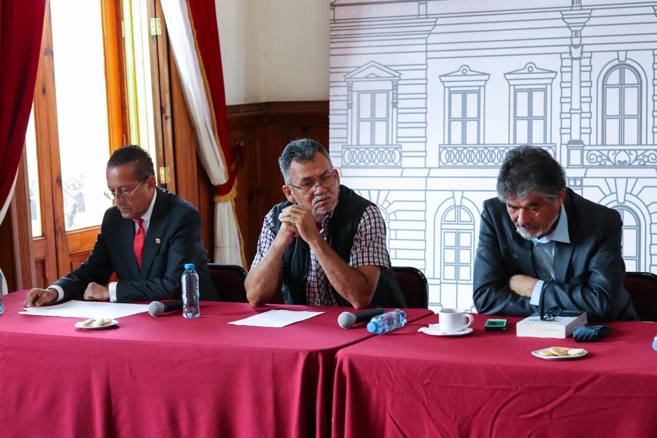 Presentan en Palacio Legislativo obra de Romero Moreno