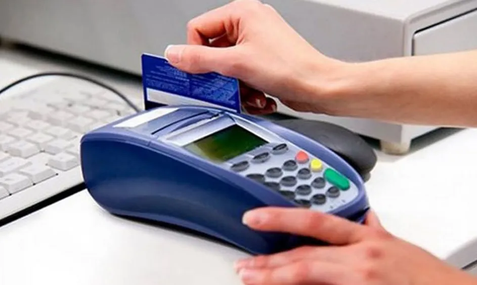 Niegan que SAT sancione por gastos de más en tarjetas de crédito