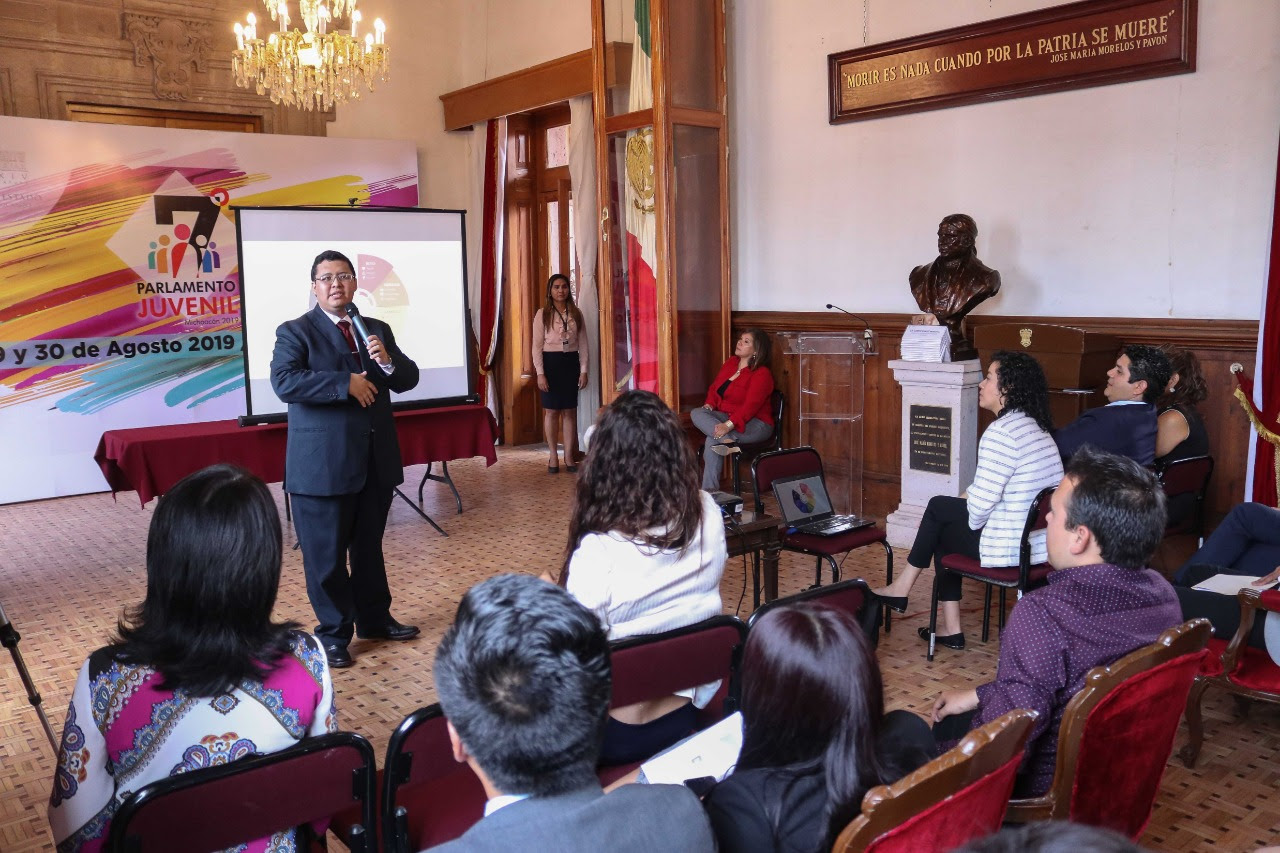 Ángel Daniel Torruco brinda enseñanzas y consejos a jóvenes del 7° Parlamento Juvenil