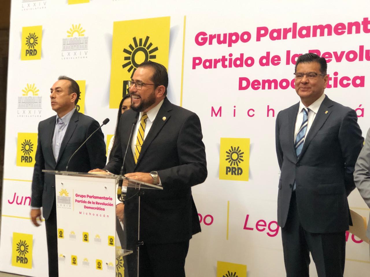 Arrepentido Humberto González regresa a la bancada del PRD