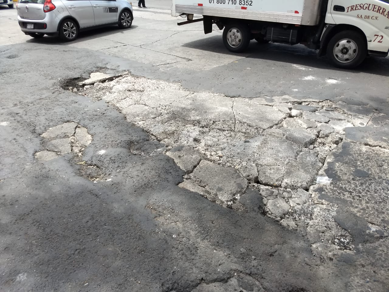 Morelianos se quejan por los baches y encargado de SUOP, se niega a dar entrevistas