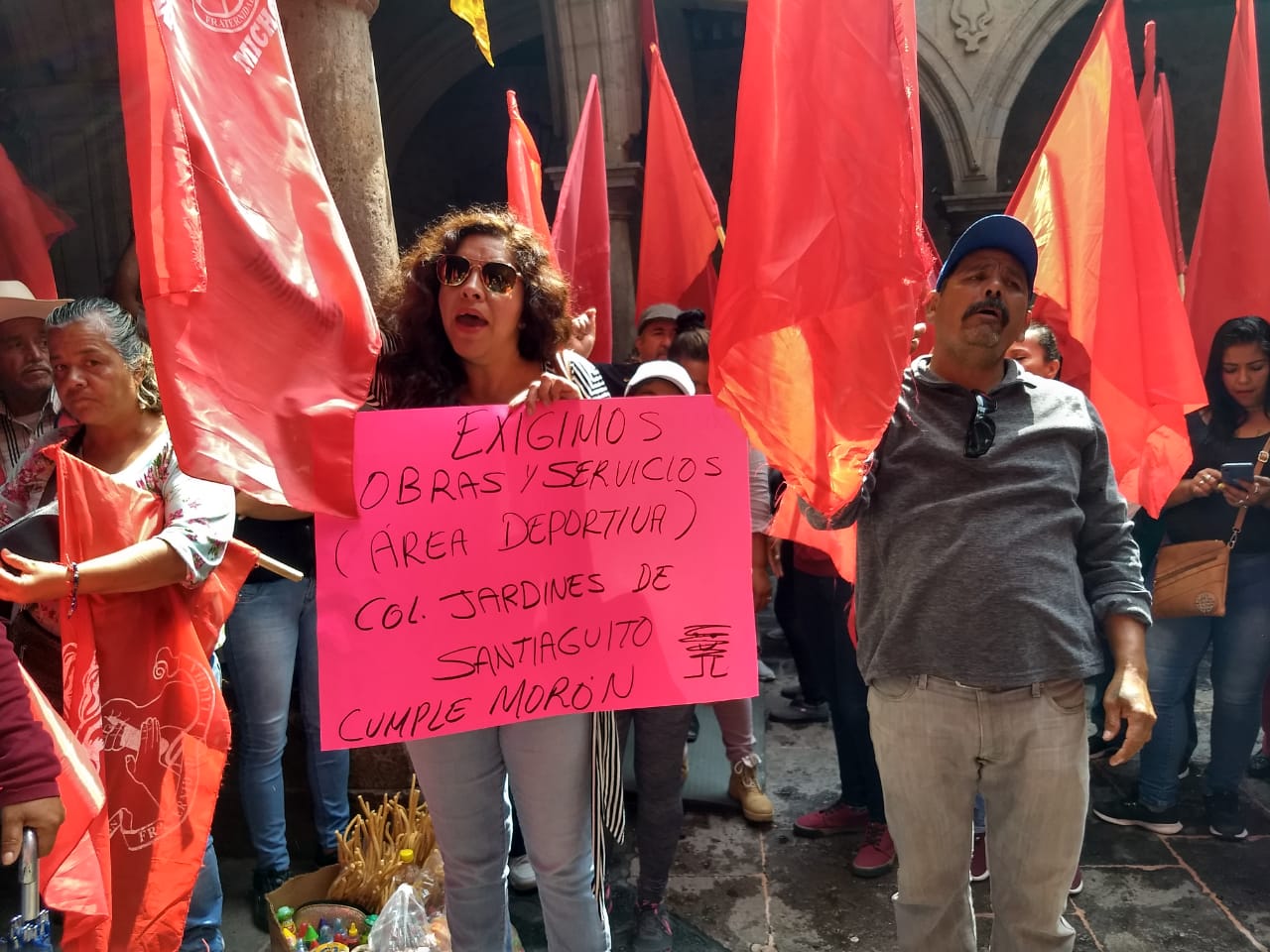 Antorchistas recriminan a Morón mal trato a ambulantes