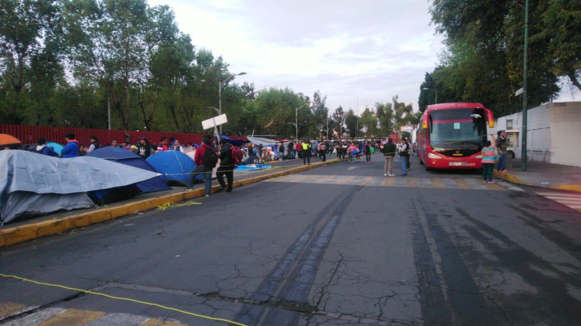 Diputados hablarán con la CNTE tras bloqueo en San Lázaro