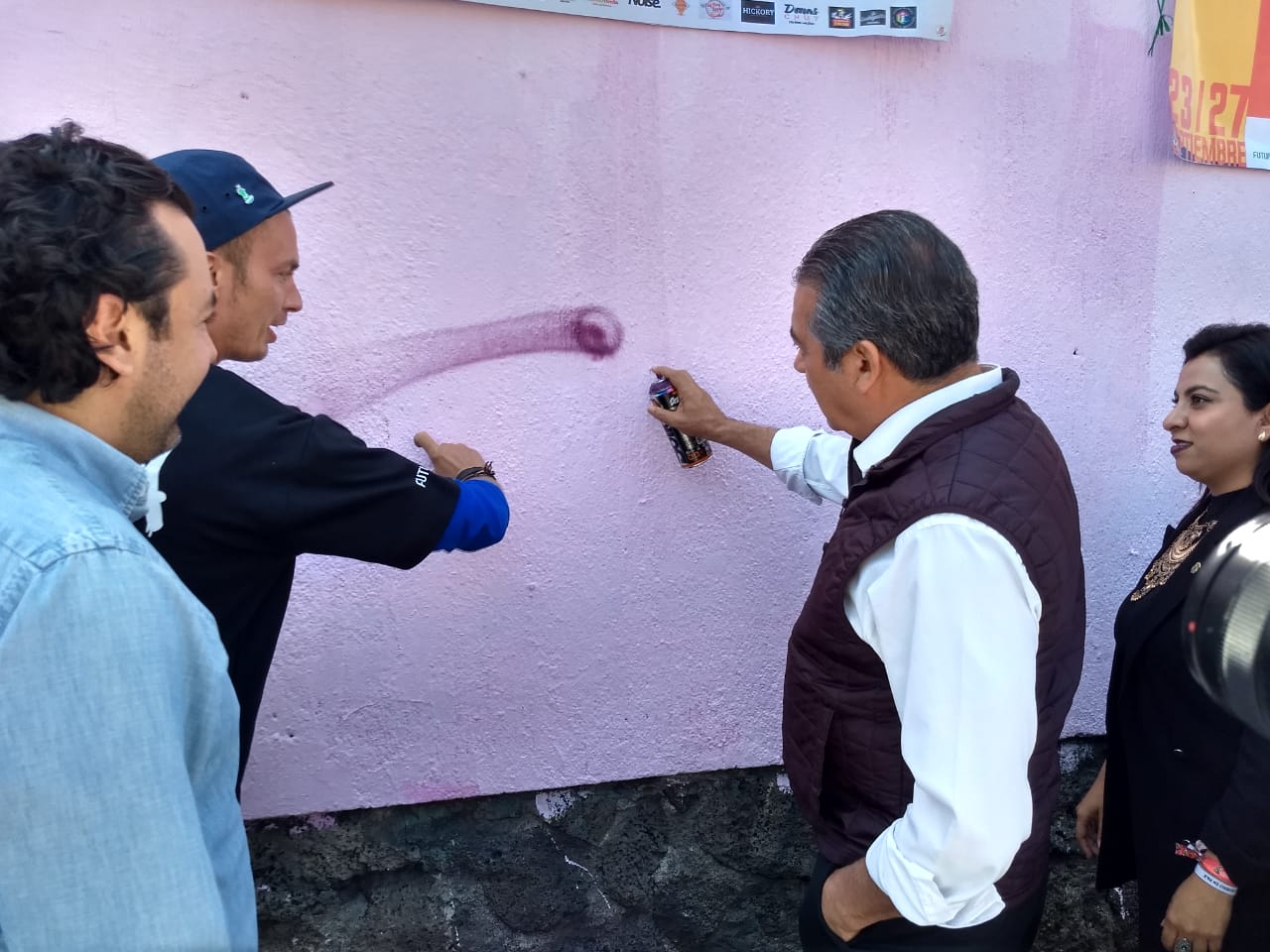 Con graffiti, Morón Orozco inaugura festival "Harto Arte"