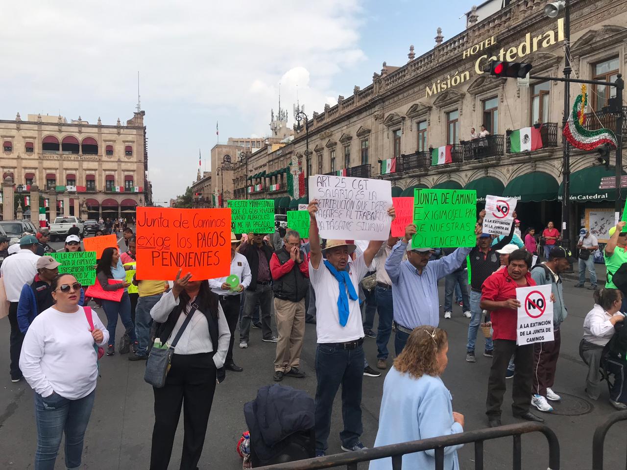 Trabajadores de JC serán reubicados; insiste gobierno