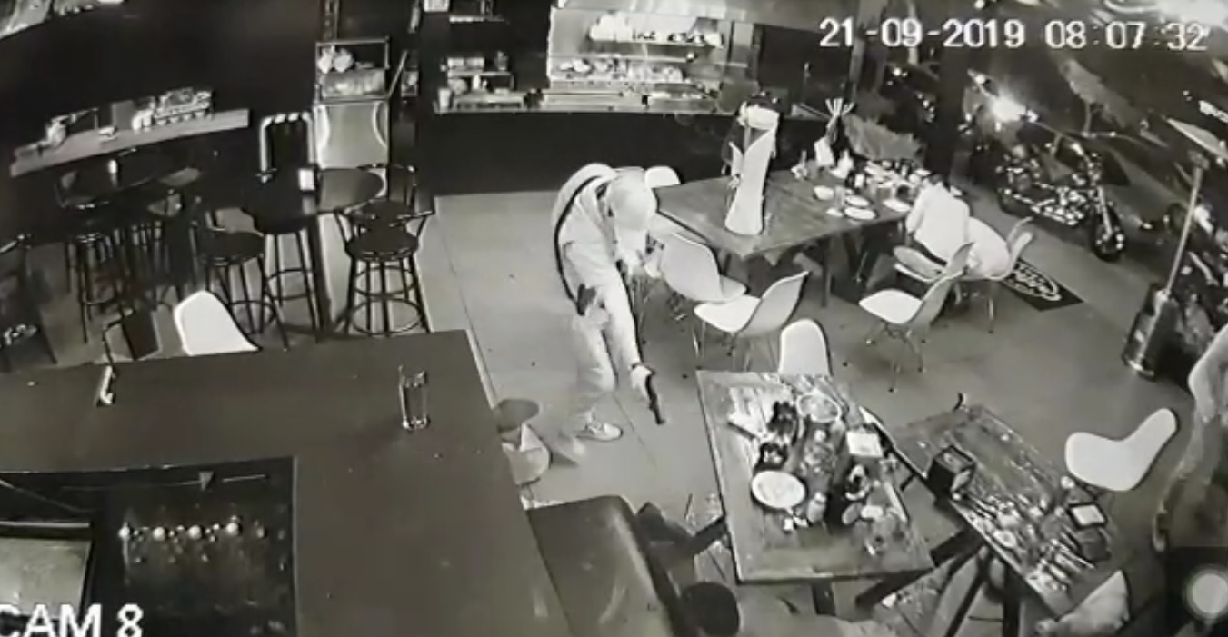 Publican video del momento exacto del asesinato de 4 en bar de Uruapan