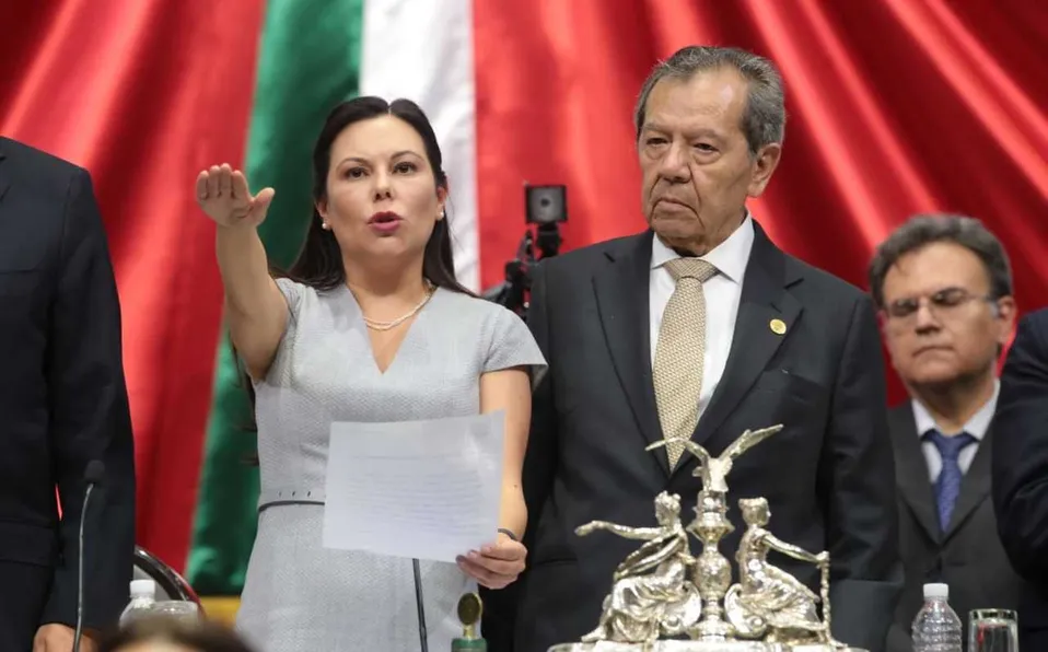 Laura Rojas rinde protesta como nueva presidenta de la Mesa Directiva del Congreso