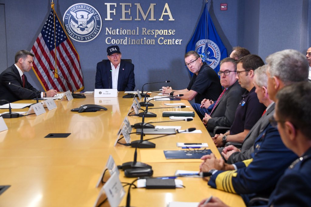 Huracán "Dorian" provoca evacuación de más de 100 mil personas en Florida
