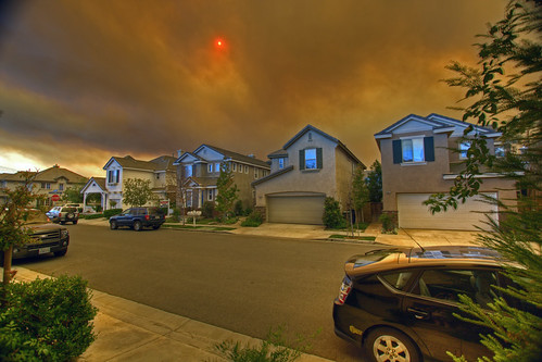 Incendio consume casas en Canyon Country