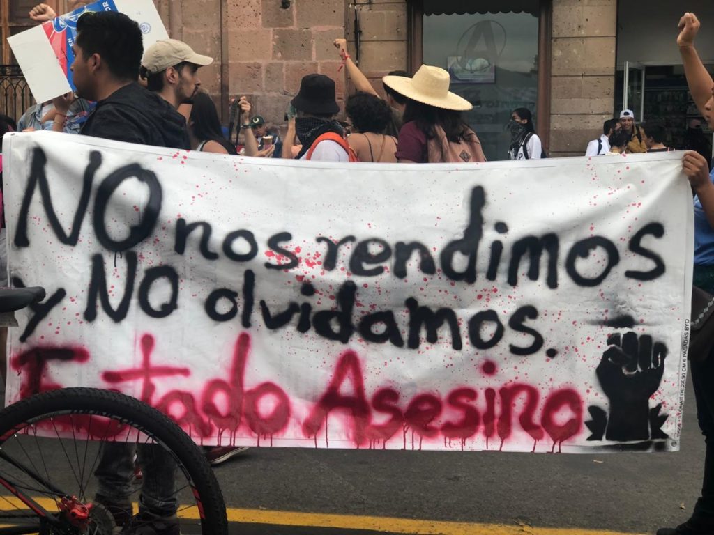¡2 de octubre, no se olvida! Marchan estudiantes en Morelia