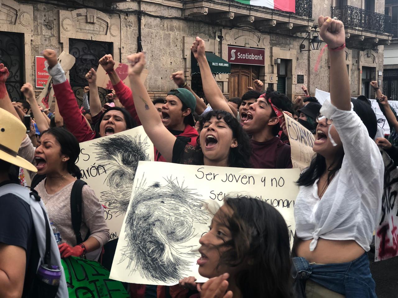 ¡2 de octubre, no se olvida! Marchan estudiantes en Morelia