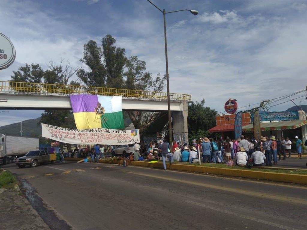 Consejo Indígena bloquea carreteras en Michoacán