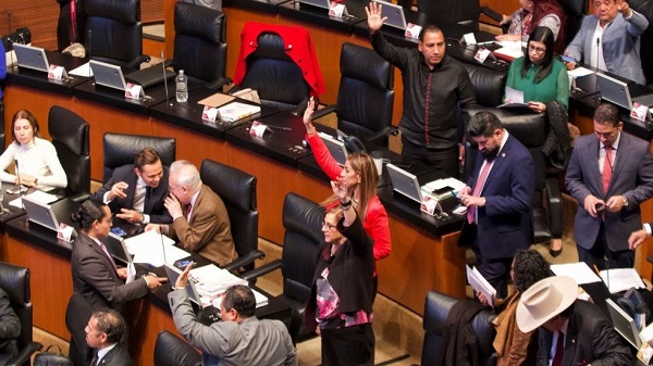 Insisten diputados con “autos chocolate”