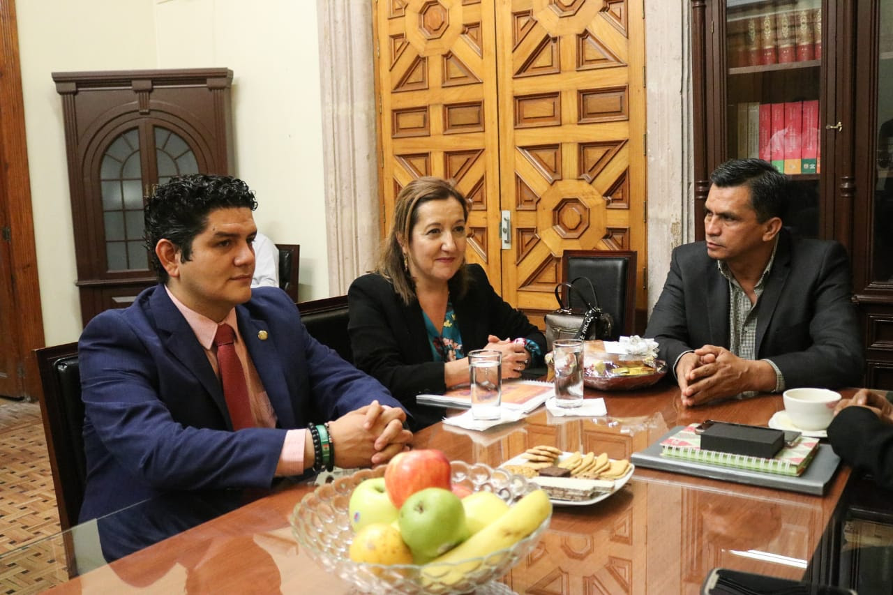 Reciben a alcaldesa española en el Congreso del Estado