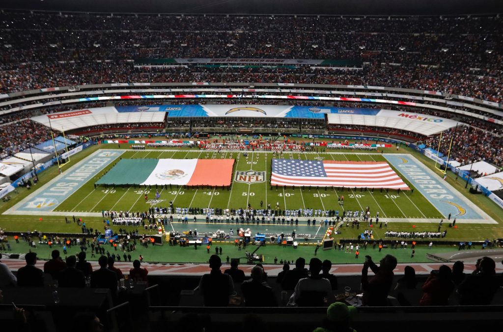 Chiefs se imponen a Chargers en el Azteca