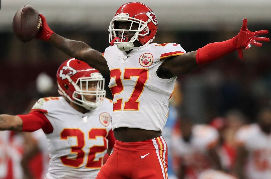 Chiefs se imponen a Chargers en el Azteca