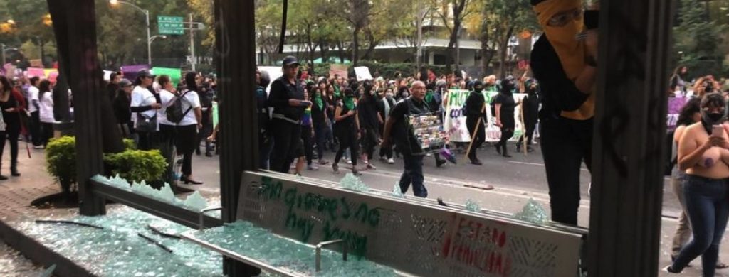 Pintas y destrozos durante marcha “Ni una Menos”