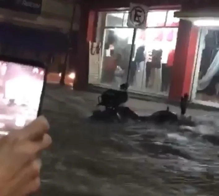 Reportan inundaciones en Zitácuaro