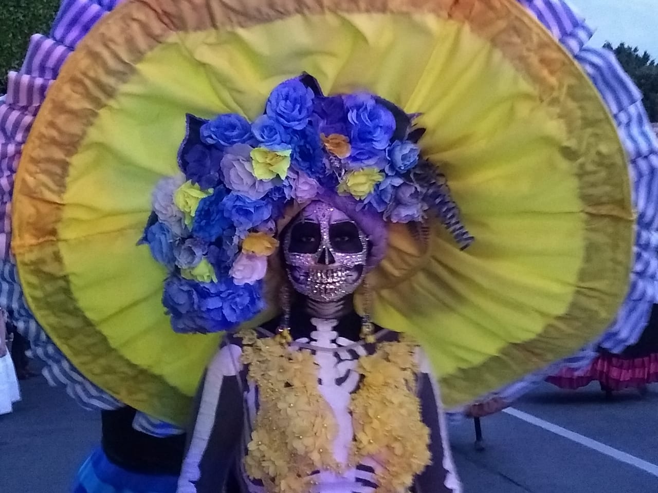 Catrinas inundan la Madero para recordar Noche de Muertos