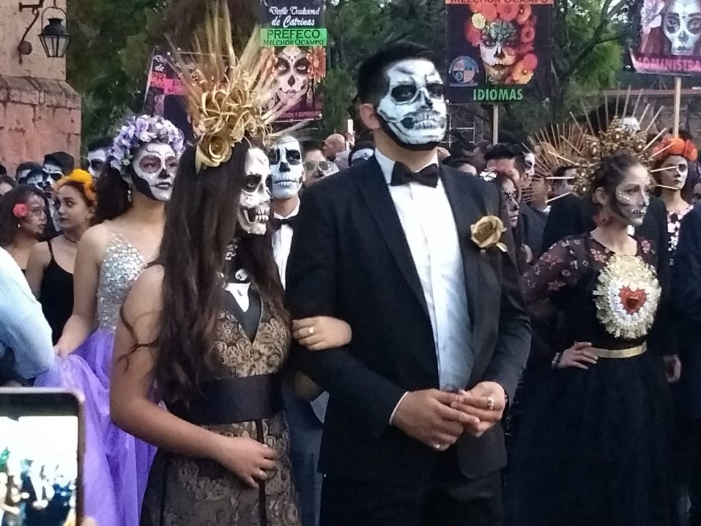 Catrinas inundan la Madero para recordar Noche de Muertos