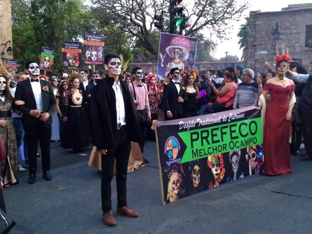 Catrinas inundan la Madero para recordar Noche de Muertos