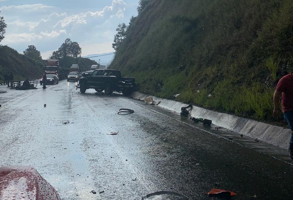 Reportan accidente vial en la carretera Siglo XXI