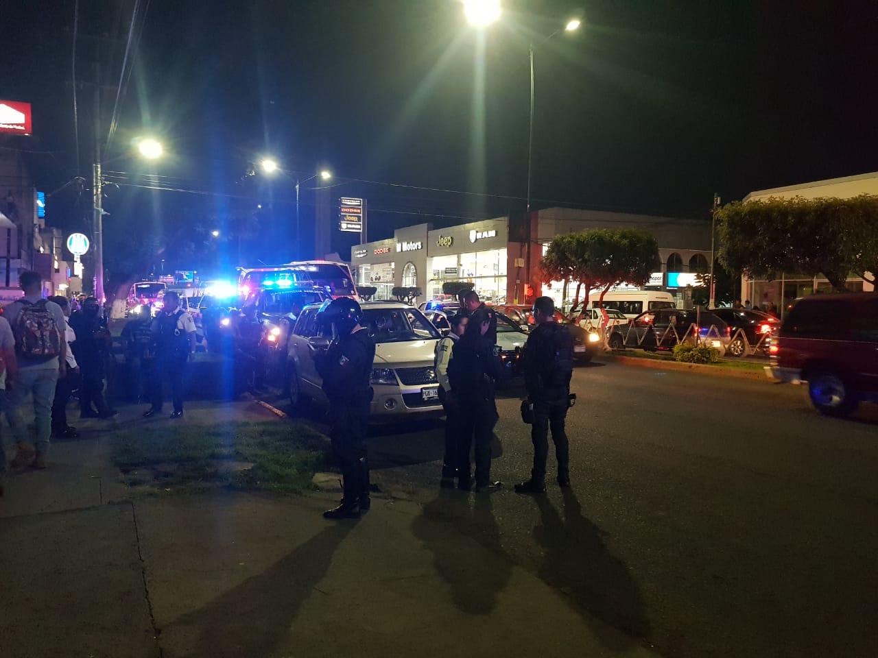 Por trifulca vehicular, le disparan en la avenida Madero