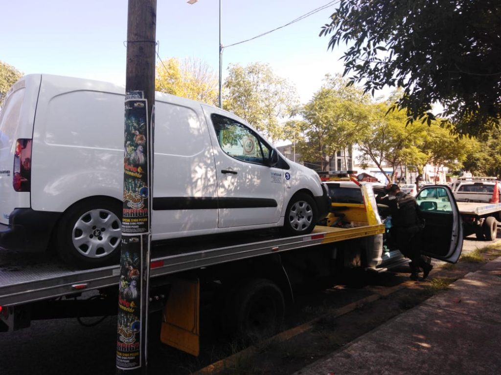 Se registra choque vehicular en salida a Quiroga