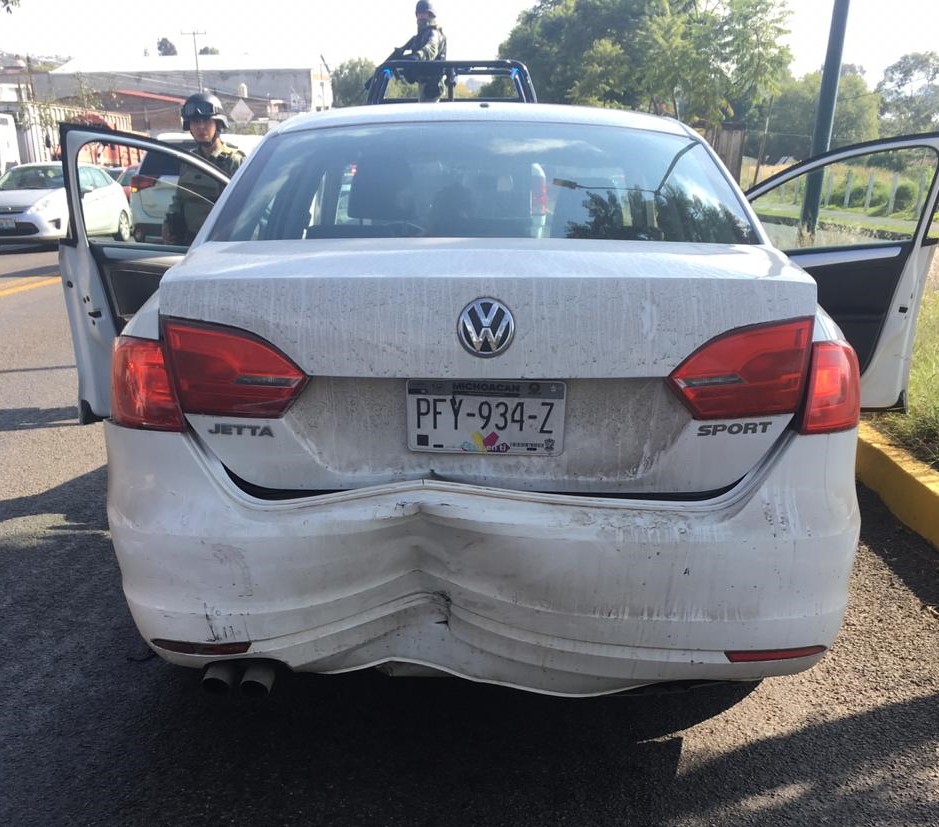 Se registra choque vehicular en salida a Quiroga