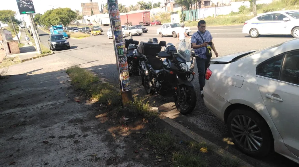 Se registra choque vehicular en salida a Quiroga