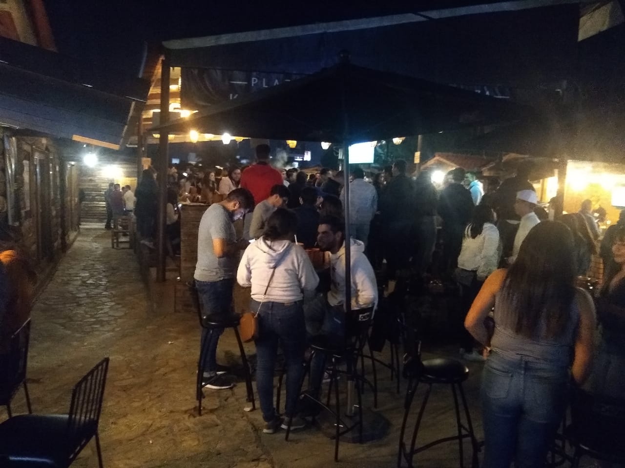 Ayuntamiento clausura 3 bares en plaza Katara de Morelia