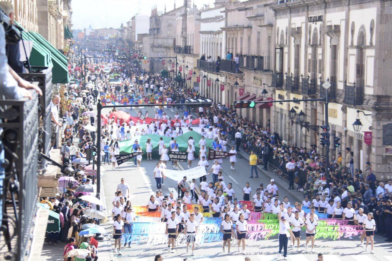 Colorido desfile se lleva aplausos este 20 de noviembre