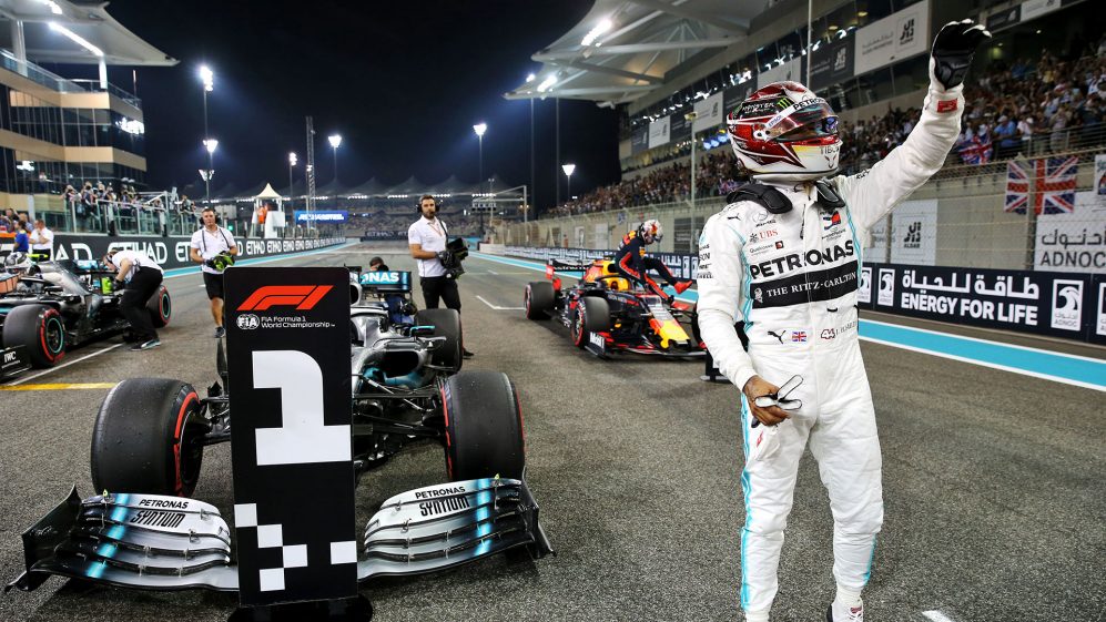 Pole para Hamilton en Abu Dabi; Checo décimo