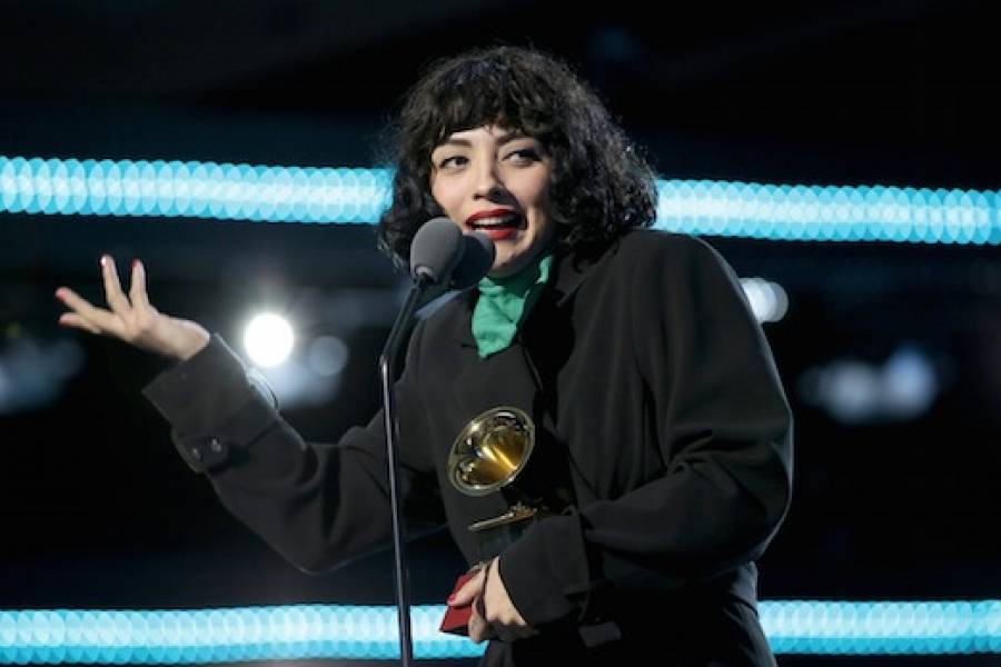 #Video Mon Laferte se desnuda como protesta