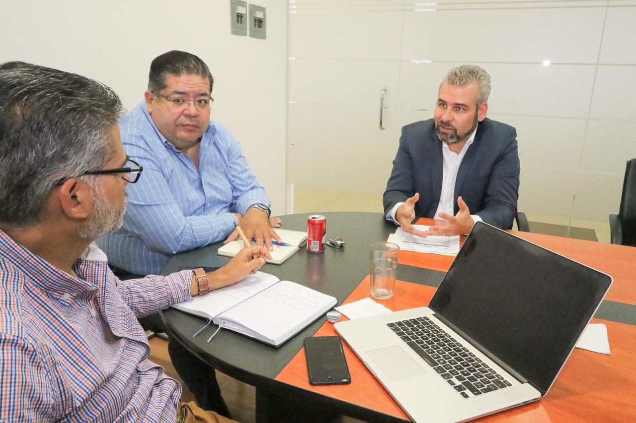 Alfredo Ramírez presenta su iniciativa de Ley de Gobierno Digital al ClusterTIM Morelia