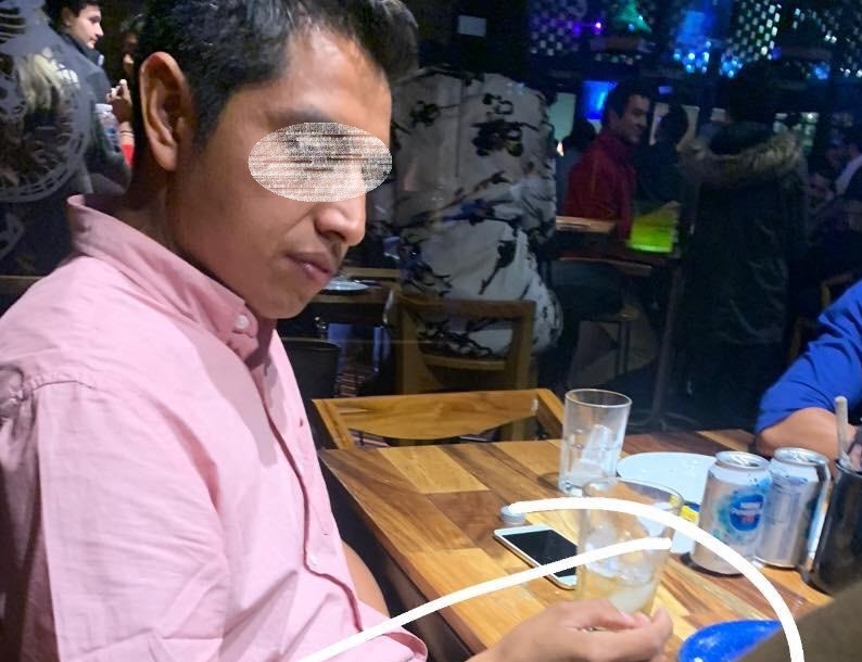 Denuncian a hombre que se masturbaba en bar de Morelia