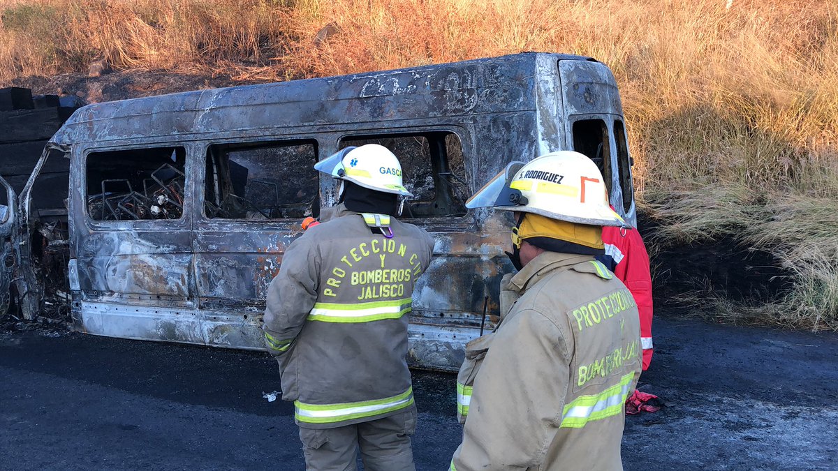 Al menos nueve muertos deja accidente en autopista en Jalisco