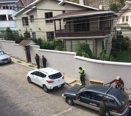 Arriban cerca de 50 militares a embajada de México en Bolivia