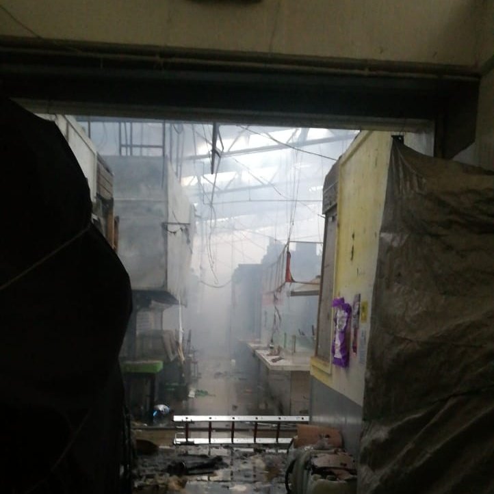 Incendio en mercado deja 181 locales dañados