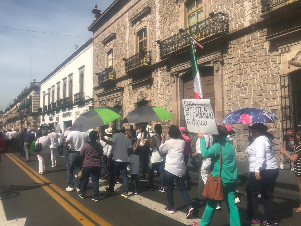 Morelianos marchan en contra de Andrés Manuel López Obrador
