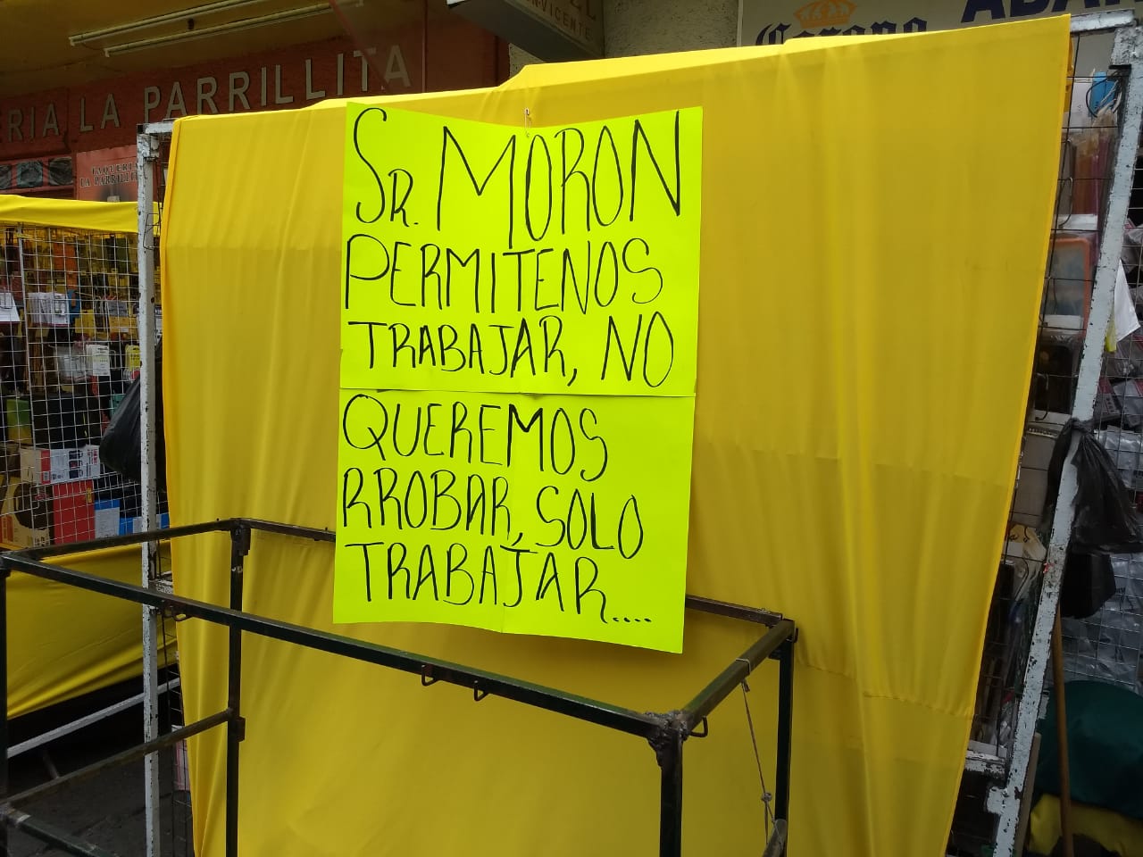 Ambulantes de la avenida Lázaro Cárdenas exigen a Morón, no ser retirados