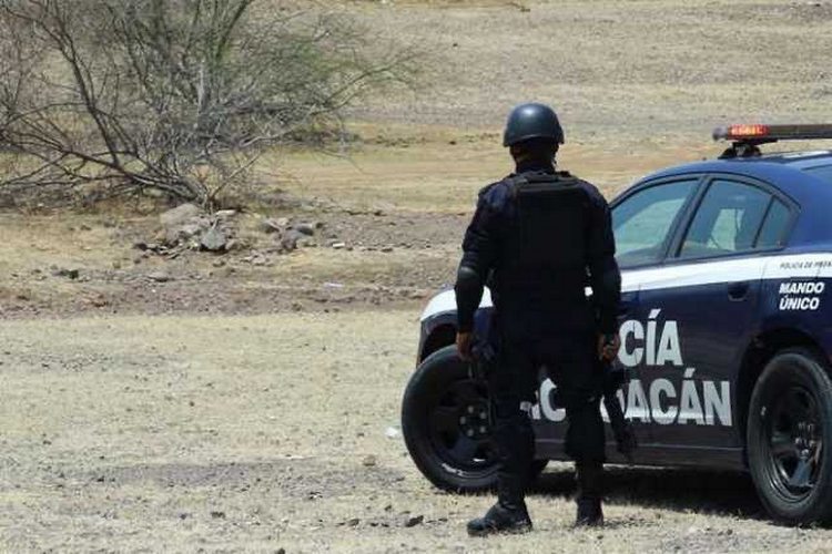 Se enfrentan policías y criminales en Angahuan, Michoacán