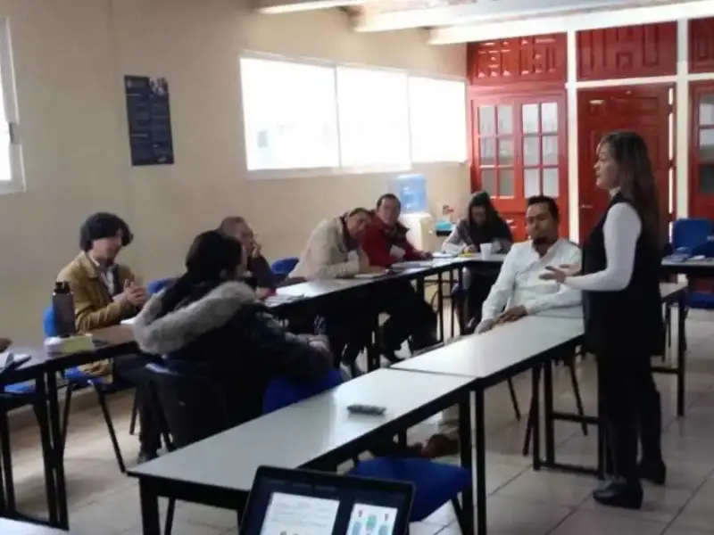 La FGE Michoacán impartió un taller de comunicación asertiva en una universidad de Maravatío para promover el respeto, prevenir conflictos y difundir los MASC 1