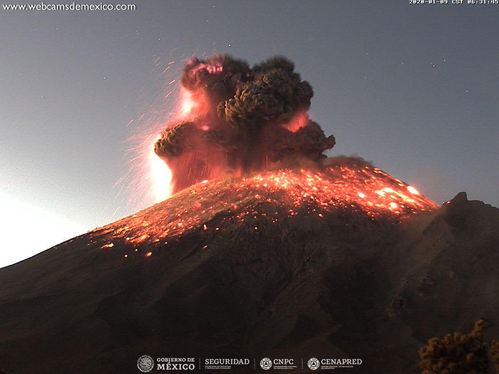 Produce Popocatépetl fumarola de 3 km