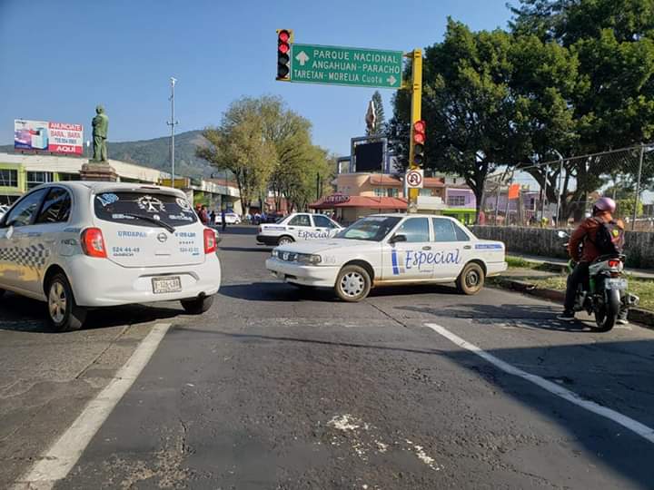 Taxistas se manifiestan en Uruapan