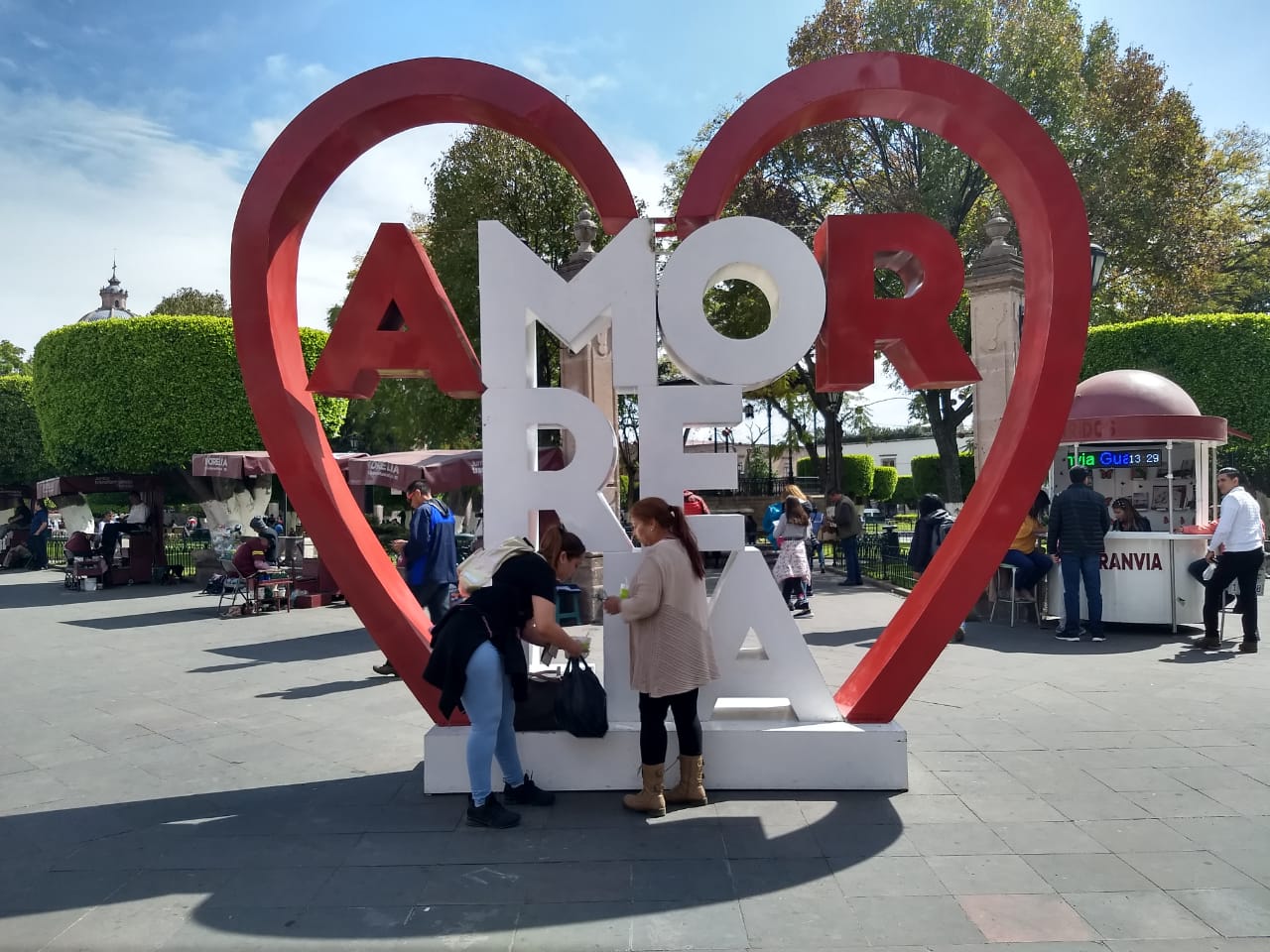 Por Día del Amor ayuntamiento colocó tótem para visitantes