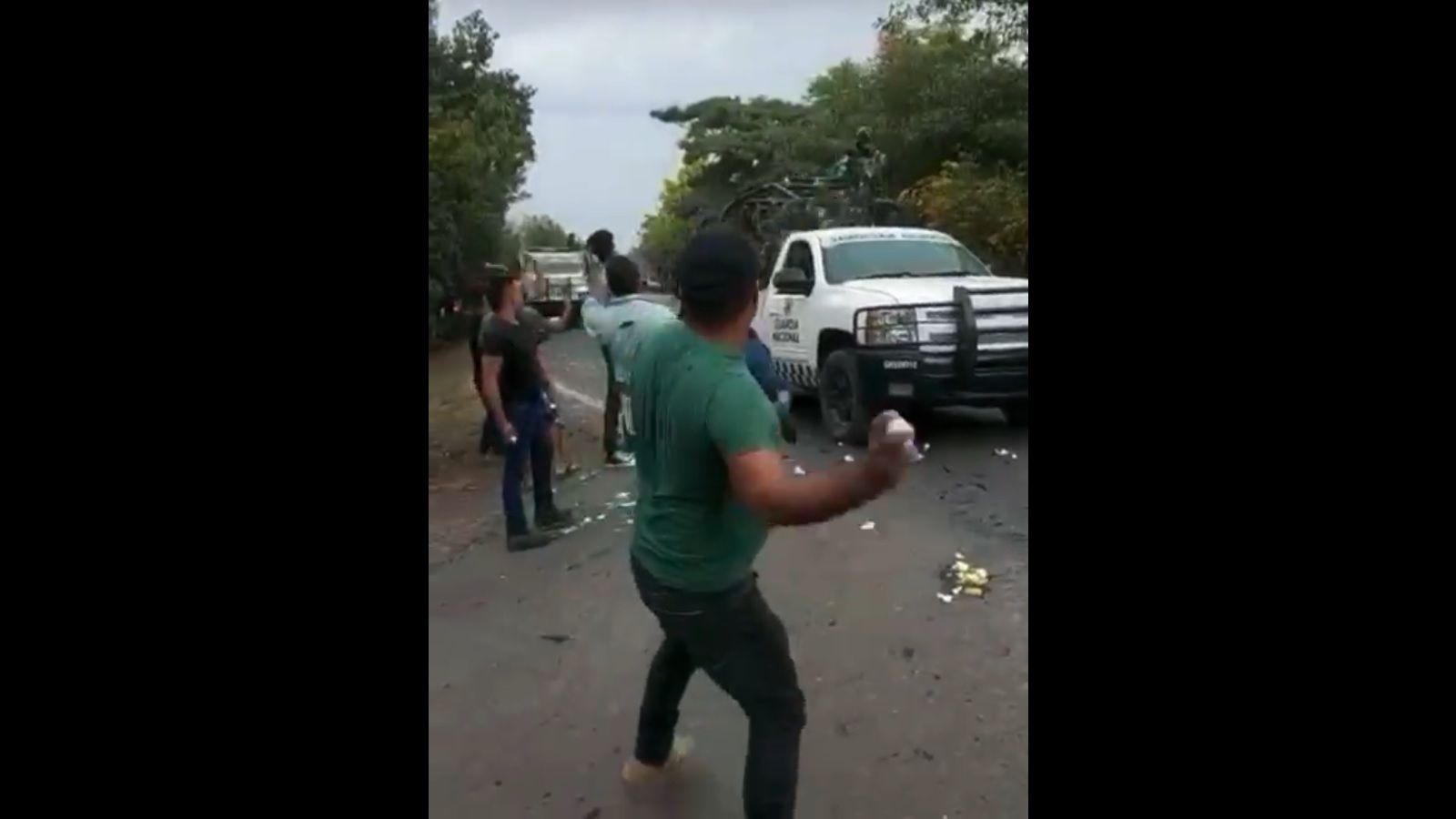 Supuestos civiles agreden a Guardia Nacional en Apatzingán